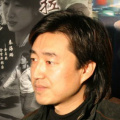 收起 时长：01:57建议WIFI下打开 共6张 日前，Netflix公开剧集《一箱情缘》（트렁크）发布正式预告及海报，还有一组剧照。